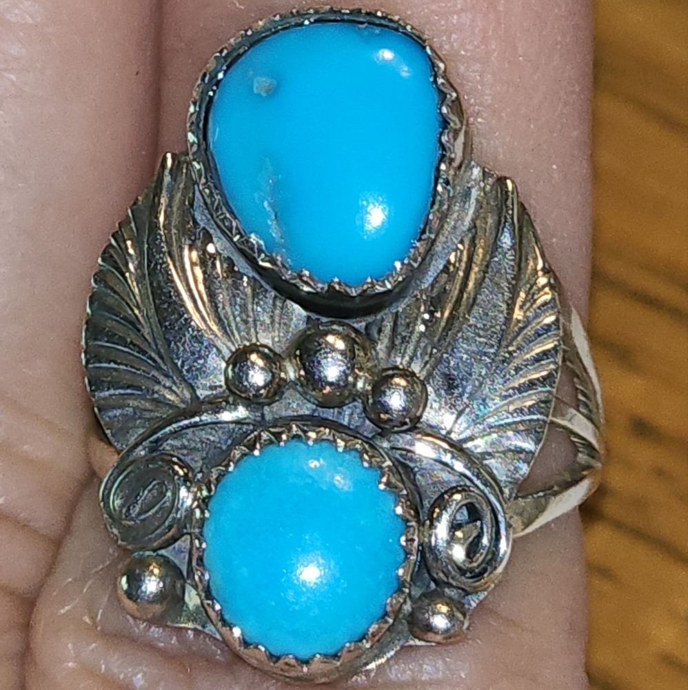 Running Bear  .925  Sterling Silver turquoise ring size 7